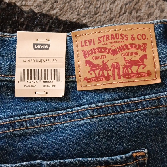 NWT Women's Levi's - Picture 3 of 7